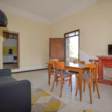 Two-bedroom In Aqua Doria 公寓